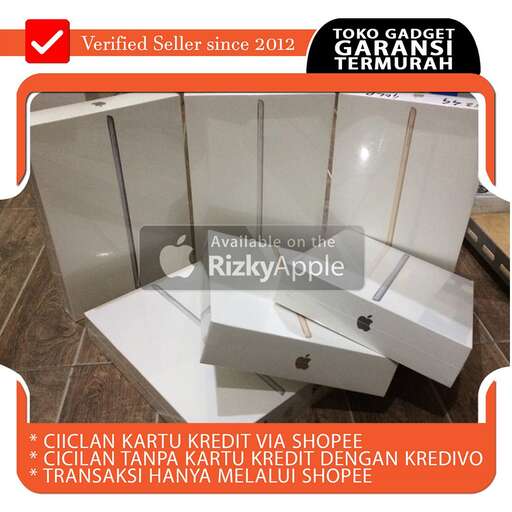 a bathroom with a toilet and a sink.