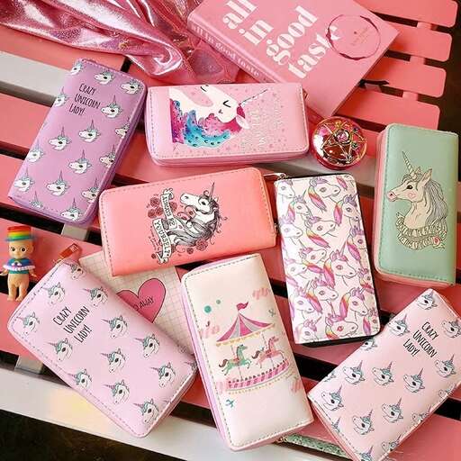 i love the pink and white boxes.