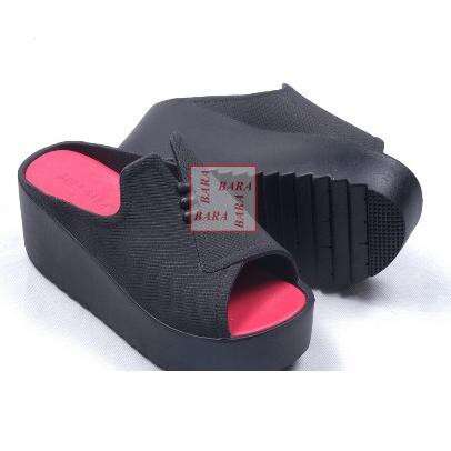 i have a pair of these in black and red.