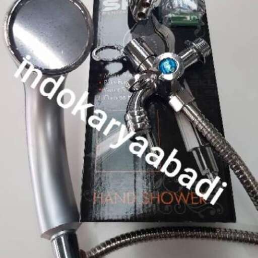 a key chain with keys and keychain