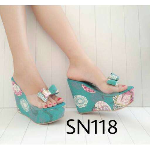 i love the color of these shoes.