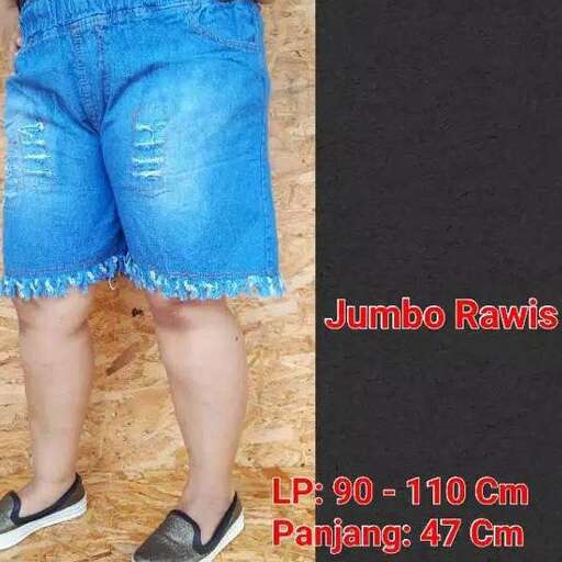 a pair of shorts with pockets