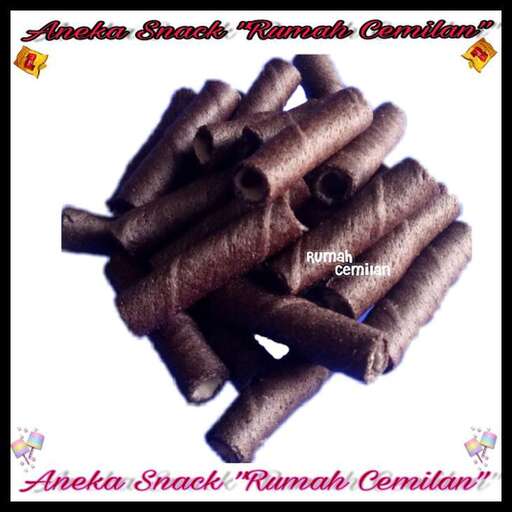 a stack of cinnamon sticks