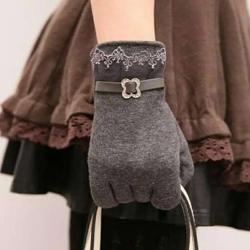 i love the black lace on the gloves.
