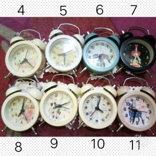 a bunch of clocks that are on a table.