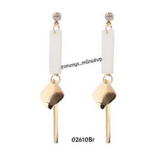 earrings in sterling silver with a white stone