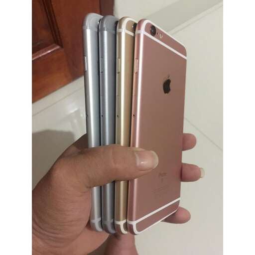 a person holding a cell phone in their hand.