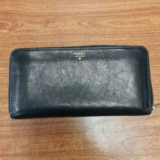 wallet in black leather with a silver lining