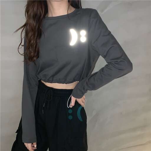 long sleeved top with a v - neck and a v - neck.