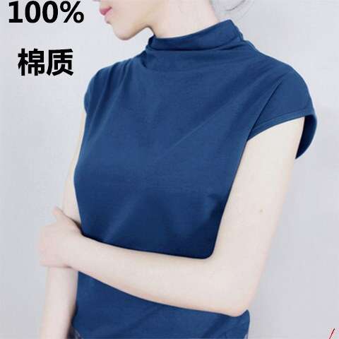 long sleeved blue blouse with long sleeves and a long sleeved neckline