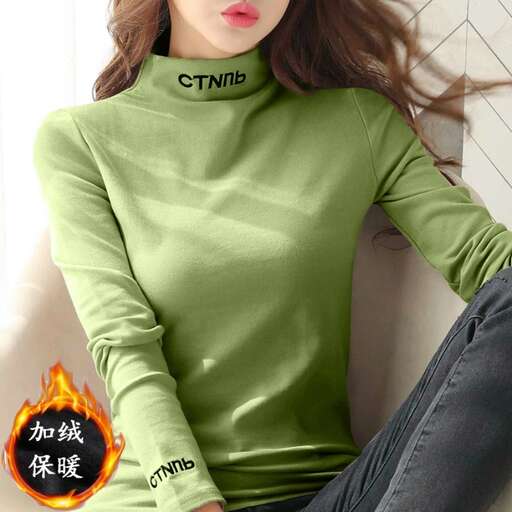 long sleeved green long sleeved blouse with a long sleeve