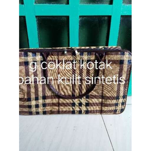 a bag that is sitting on a floor.