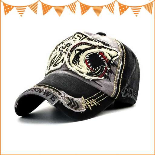 a hat with a lion on it and a tiger on the front.