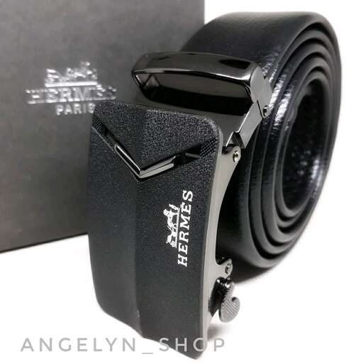 the black camera strap with logo