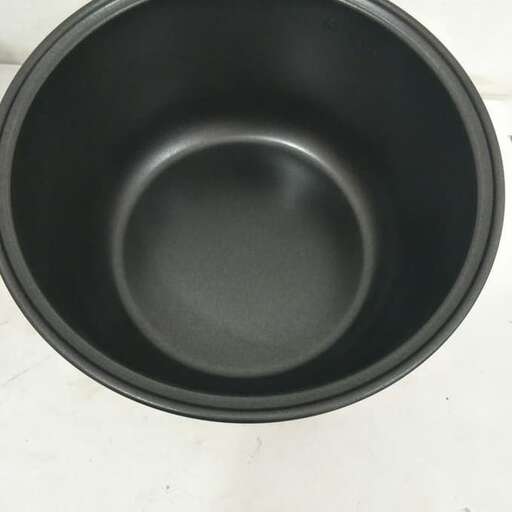 a large black bowl with a lid and a lid.