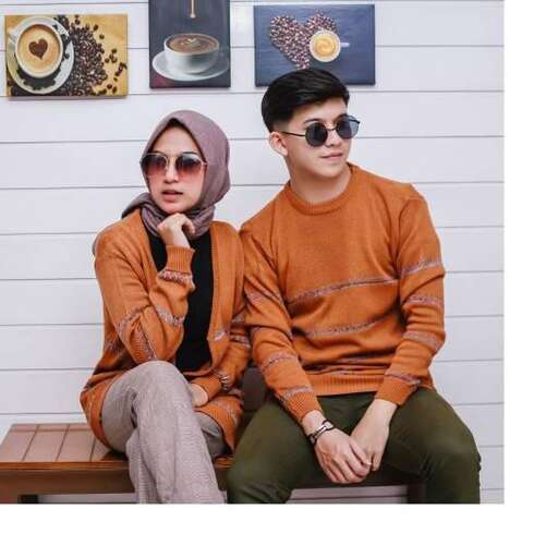 the sweater is a long sleeved shirt with a long sleeved shirt.