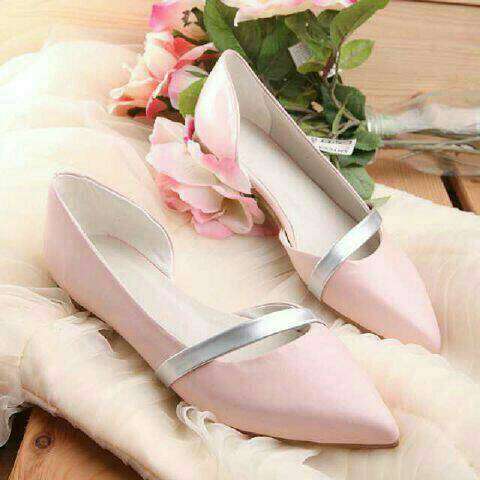 i'm not sure what these shoes are but they are the same.