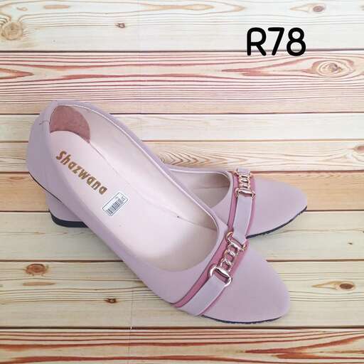 i love these shoes... i'm in love with the pink and white.