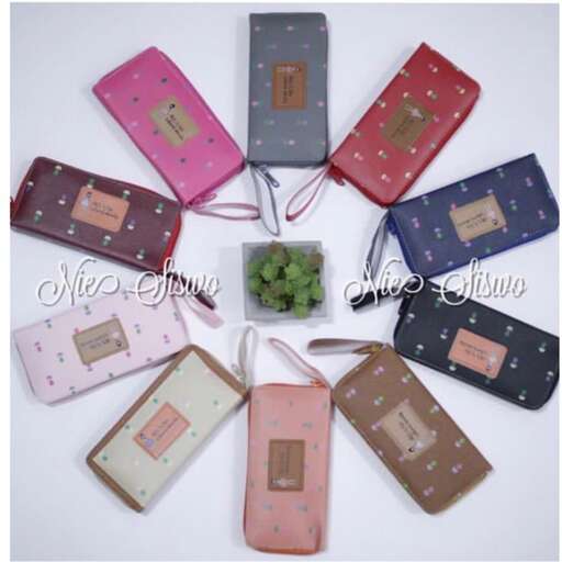 the little green grapes are in the center of the picture.