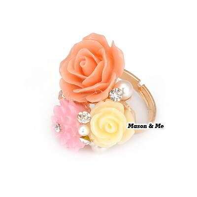 a flower ring with a flower in the middle.