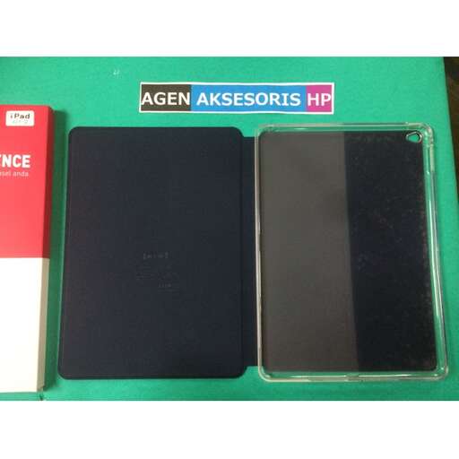 a small black case with a black case.