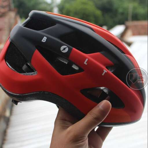 the helmet is designed to resemble a helmet.
