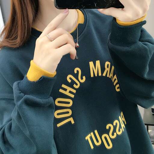 i'm not sure if i'm wearing this sweatshirt.