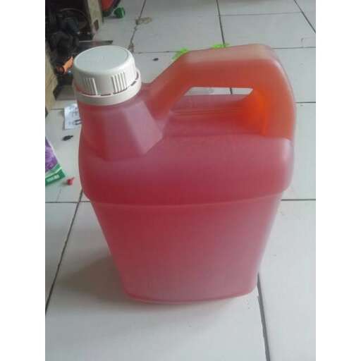 a plastic container with a lid on top of it.