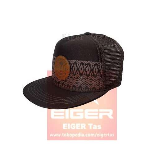 cap with a floral design
