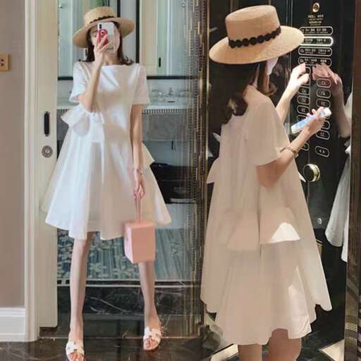 a dress made of white cotton and a hat.