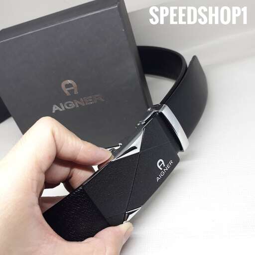 a close up of a person holding a computer mouse