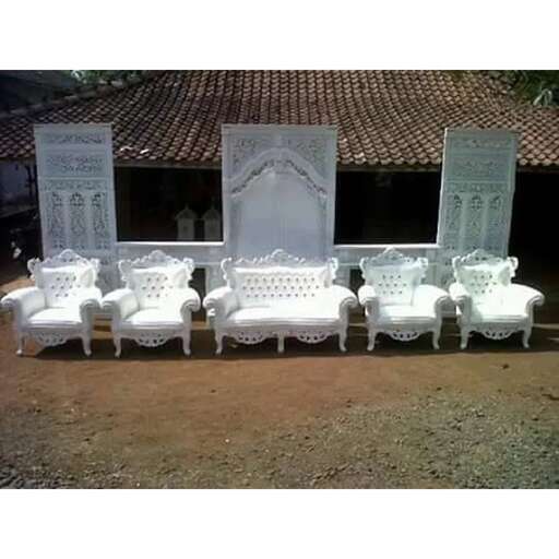a row of white chairs sitting in front of a building.