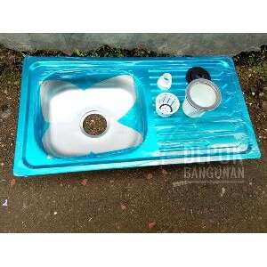 this is a water bowl in the shape of a dog bowl.