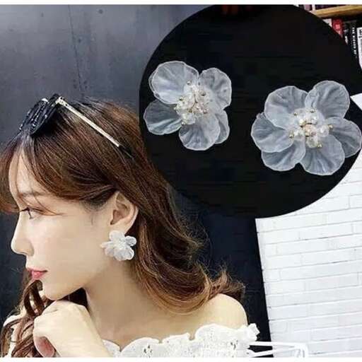 flowers on the hat - -