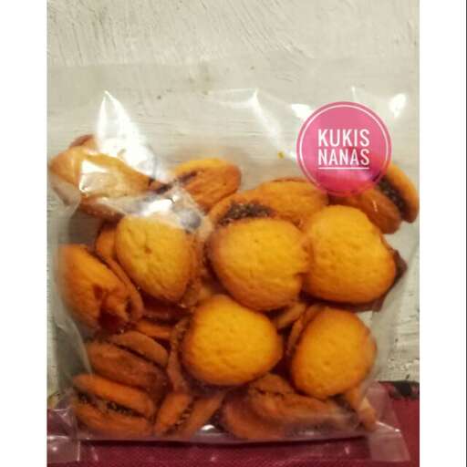 a bag of oranges with a sticker on it.