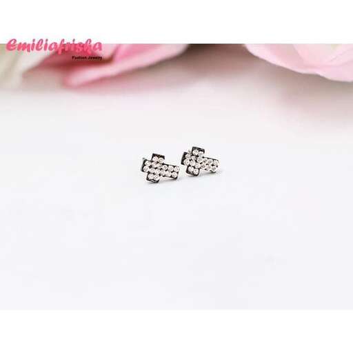 a pair of tiny hearts with a pink rose in the middle.