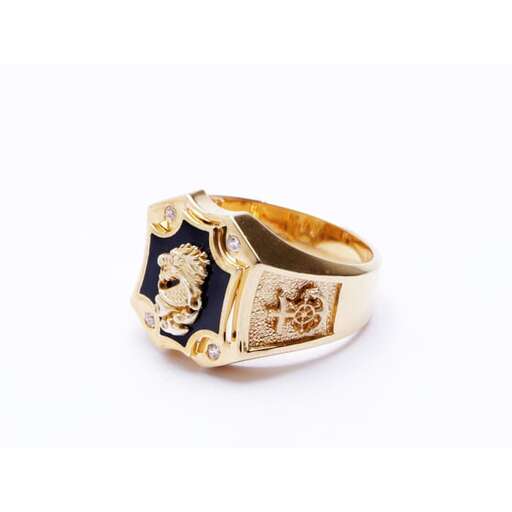 ring with a gold and diamonds