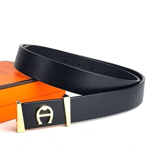 a leather belt with a black leather belt.