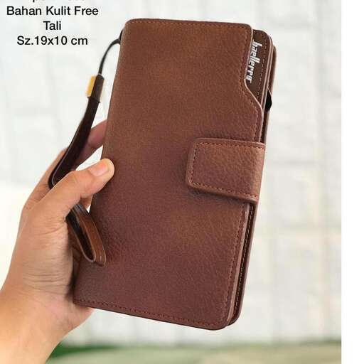 a person holding a cell phone in their hand.