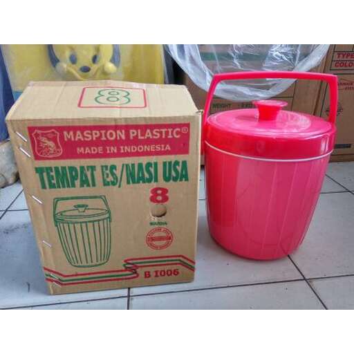 a pink plastic bucket and a pink plastic bucket.