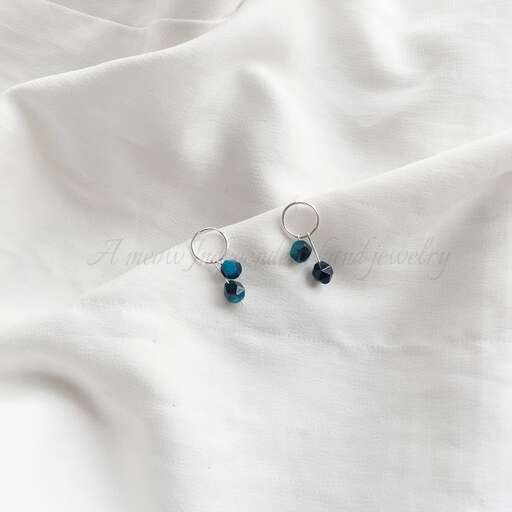 a pair of earrings with a pair of earrings.