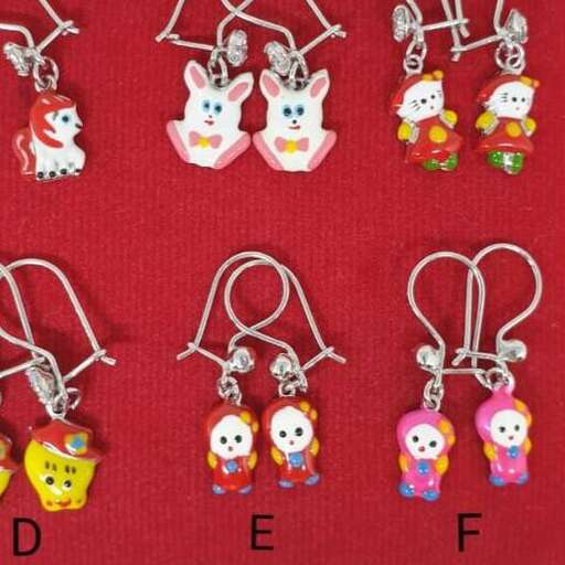 the keychain is made of plastic bags.