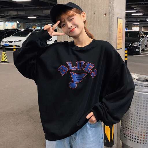 person, a girl who is wearing a black sweatshirt, is wearing a black hat and a black cap.