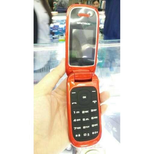 a person holding a cell phone in their hand.