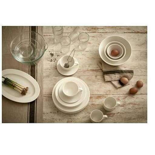 a table set with cups, cups and plates.