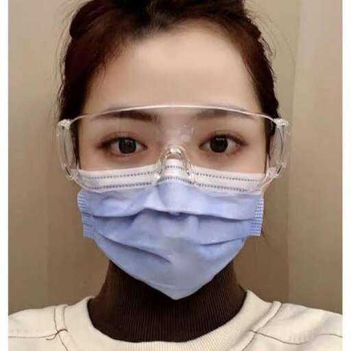 a woman wearing a surgical mask with surgical mask.