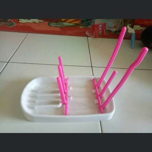 a plastic tray with pink plastic straws on it.