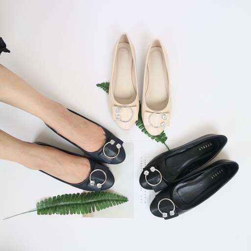 a pair of black shoes with a pair of black shoes.