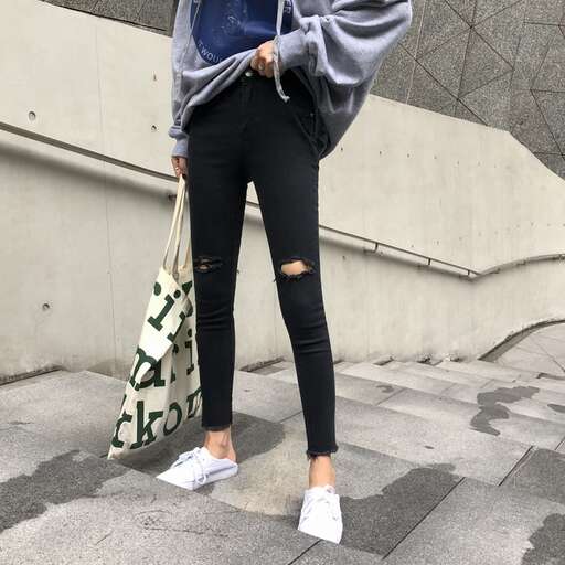 i'm not sure if i'm wearing a hoodie or a sweatshirt, but i'm not sure what i'm going to wear.