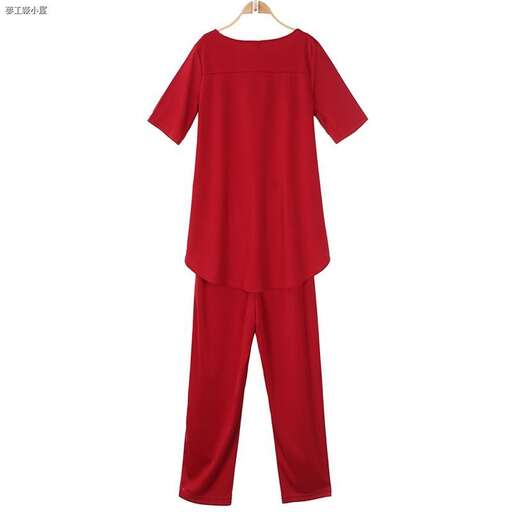 person - i love the color of this outfit